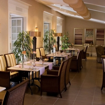 Hotel Opera – an elegant restaurant with gourmet cuisine, decorated with plants