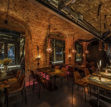 Winbar - view of the bar counter area with shelves filled with bottles and wine glasses