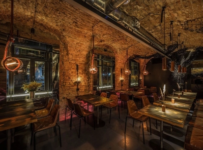 Winbar - view of the bar counter area with shelves filled with bottles and wine glasses
