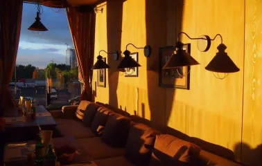Restaurant Very Well Cafe - interior dining area offering a wide panoramic view through large windows