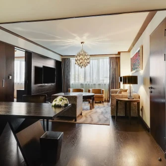 Hyatt Regency - luxurious room with high ceilings and stylish seating