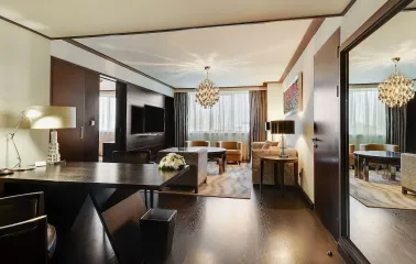 Hyatt Regency - luxurious room with high ceilings and stylish seating