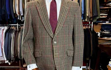 Tweed jacket on a mannequin against the backdrop of the classic assortment at Levkovsky Vintage