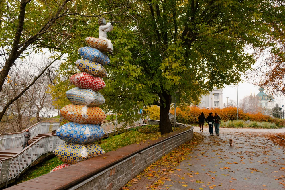 Landscape Alley - view of the alley and a statue sitting on many cushions