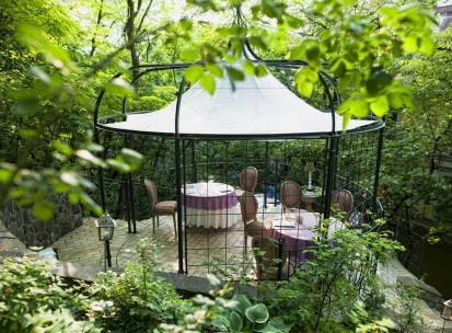 Terasa - wide wooden outdoor terrace area with views and seating