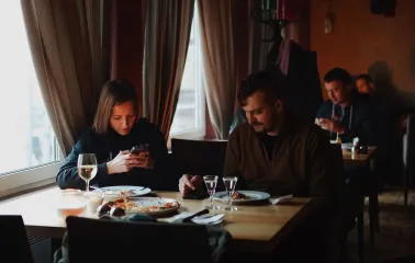 Restaurant Mama Focaccia & Papa Chacha - guests enjoying a meal at a window table