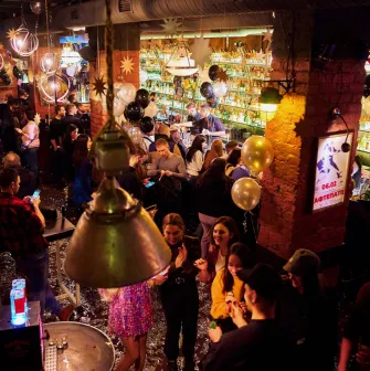 BarmanDictat - sophisticated interior with leather seating and bar area