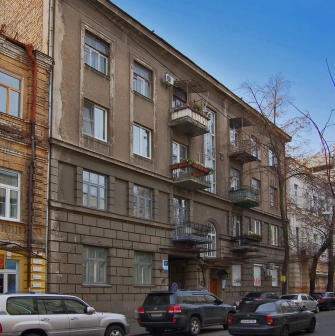 Vulytsia Reitarska in Kyiv - facade of an old grey modernist building with simple balconies