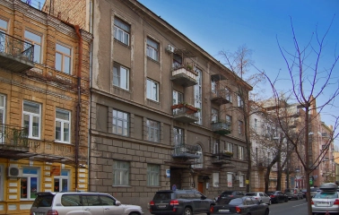 Vulytsia Reitarska in Kyiv - facade of an old grey modernist building with simple balconies