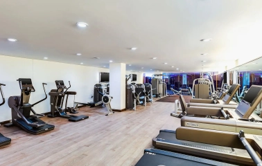 Hyatt Regency - well-equipped hotel gym with modern exercise machines