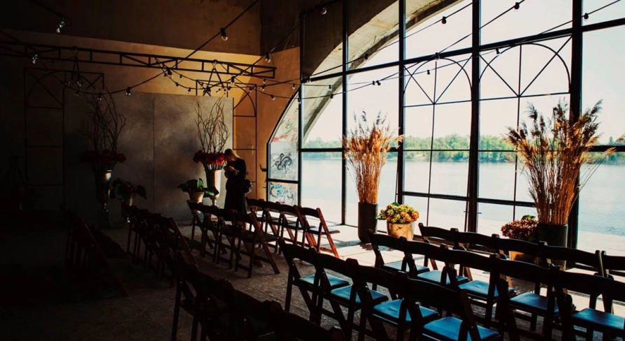 The interior of the hall overlooking the river in the ARTPRYCHAL art space in Kyiv