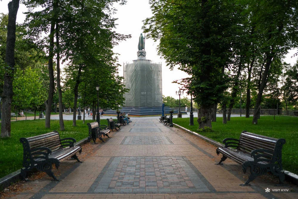 Alley with benches and a monument on Volodymyrska Hill