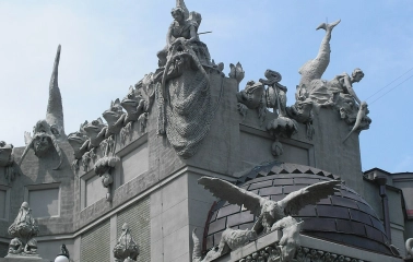 Budynok Horodetskoho in Kyiv - roof statues of mermaids with nets and giant frogs