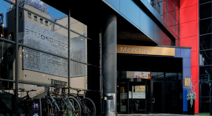 Entrance to the Mercure Kyiv Congress hotel