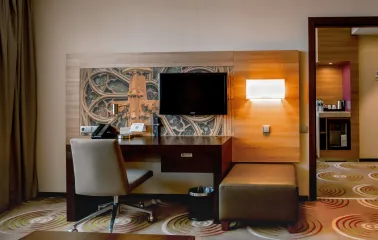 Work desk with a TV in a room at Holiday Inn Kyiv