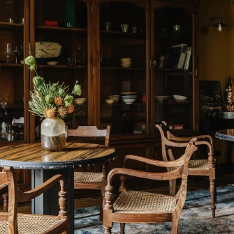Restaurant Ulyublenyi Diadia - dining table with flowers and a large antique wooden cabinet