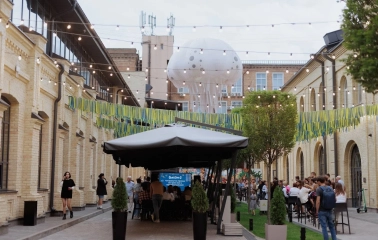 Creative States - outdoor terrace with modular seating