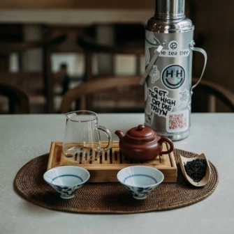 One Tea Tree - tea set with clay teapot and cups on bamboo tray