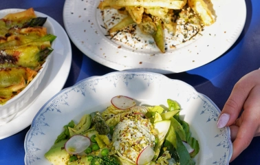 Restaurant Zigzag - three dishes on a table including a salad and asparagus
