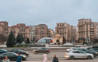 Independence Square in Kyiv - traffic passing the Lachin Gates and Globus dome