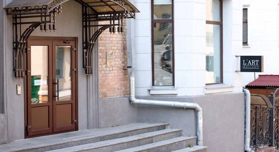 Entrance to L'Art Gallery, a contemporary art gallery in Kyiv