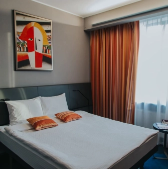 Standard room at the Mercure Kyiv Congress Hotel with a king-size bed