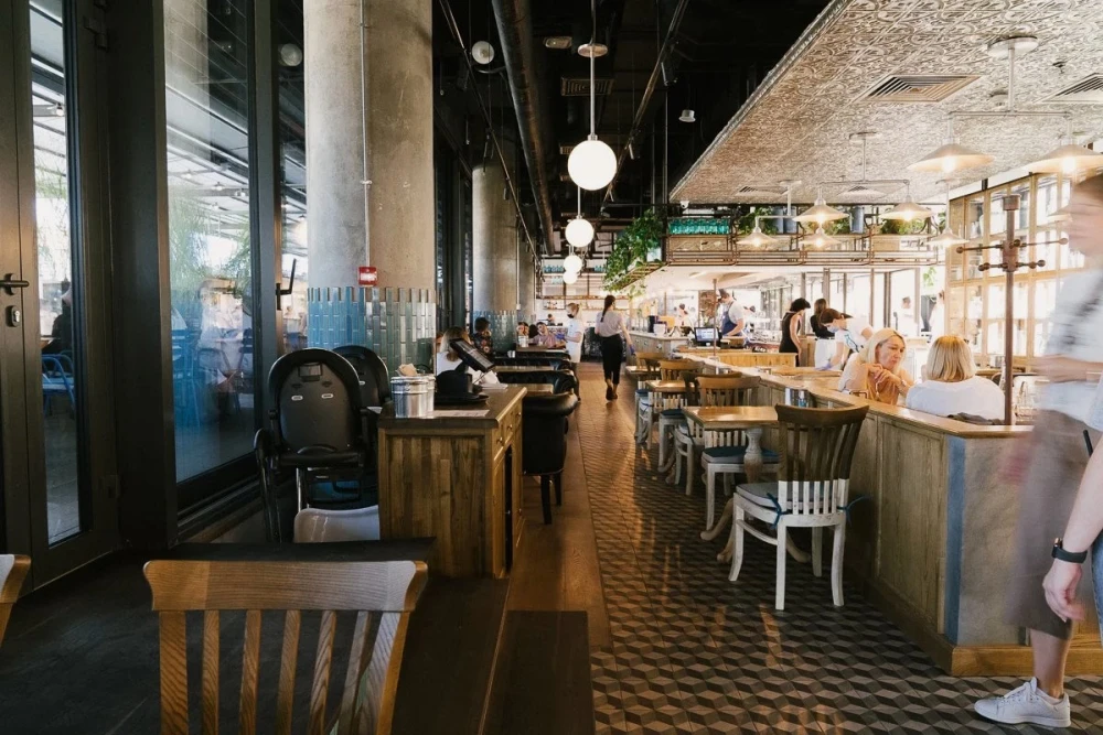 Milk Bar TSUM - stylish, minimalist interior focusing on light and clean lines