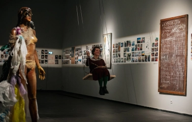 TSM m17 - large, decorative rope swing installation inside an exhibition hall