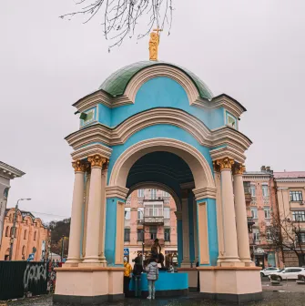 Samson Fontain - a symbol of strength and courage, located on Kontraktova Square