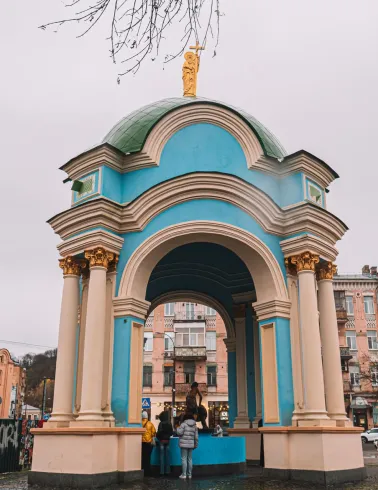 Samson Fontain - a symbol of strength and courage, located on Kontraktova Square