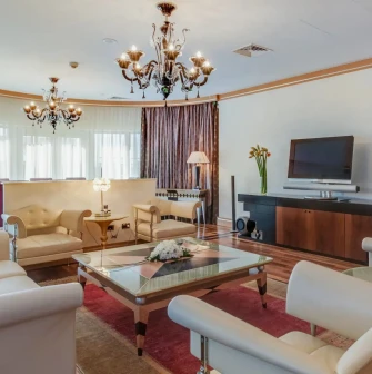 Hyatt Regency - luxurious room with a bunch of soft sofas