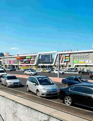 Gorodok Gallery in Kyiv - exterior view of the shopping mall building and busy street traffic