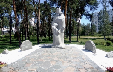 Peremoha Park in Kyiv - monument to the Widow Mother