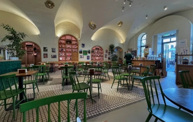 Restaurant Poltava - spacious hall with arched ceilings and bright green chairs