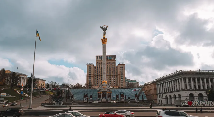 Independence Monument in Kyiv - wide view of the Independence Monument and city traffic