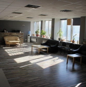 HUB 4.0 - relaxed chill room with bean bags and abstract art