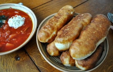 Specialties of the Kyivska Perepichka restaurant in Kyiv