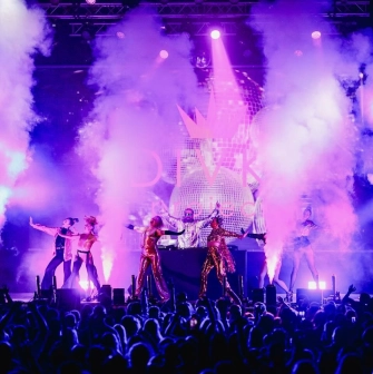 Vyava in Kyiv - an energetic dance show with a DJ and dancers surrounded by thick smoke