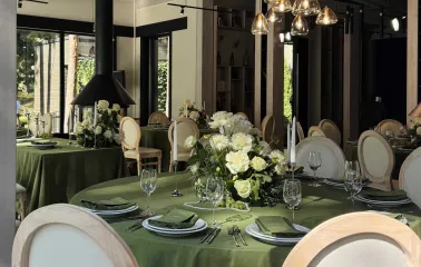 Festive table setting in the Sobi Club restaurant