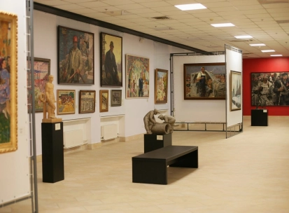 Muzei Suchasnoho Mystetstva in Kyiv - spacious and well-lit main gallery corridor filled with diverse paintings and small sculptures on pedestals