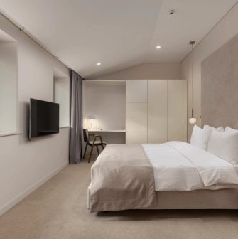 Sophia Hotel - modern flat-screen TV and modern design