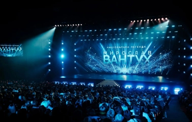 Palats Ukraina in Kyiv - packed concert hall bathed in blue light with the name of Myroslav Vantukh shining on the stage screen