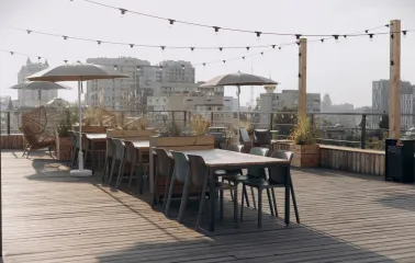 Kooperativ - relaxed outdoor dining area with wooden furniture