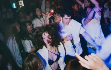Vechirochka - energetic crowd dancing at night party
