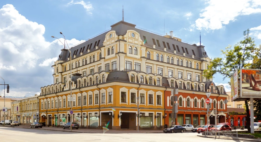 Verkhniy Val in Kyiv - corner view of a building in a historical style