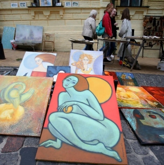 Paintings by artists exhibited on St. Andrew's Descent in Kyiv
