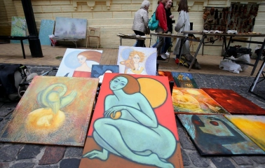 Paintings by artists exhibited on St. Andrew's Descent in Kyiv