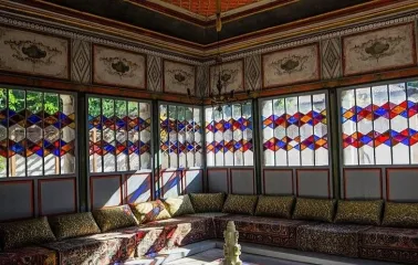 Sofra in Kyiv - an oriental-style room with stained glass windows, a central sink and a fountain