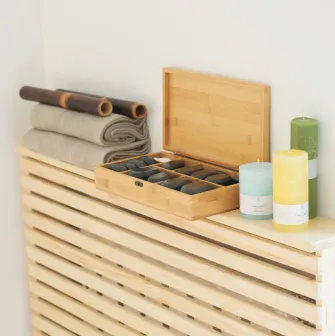 Massage kit with stones and candles in Aura Spa