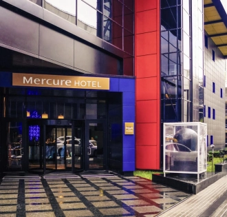 Entrance to the Mercure Kyiv Congress hotel